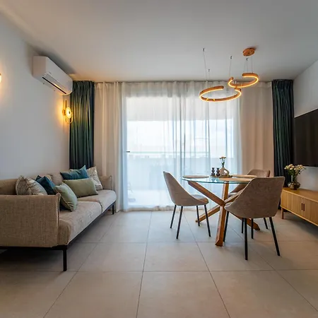 Deluxe Atico Apartmán *